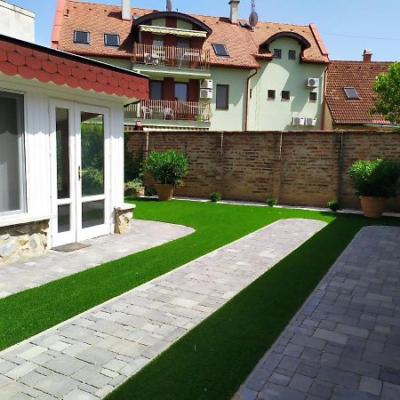 Zoli Apartmanok-Zoli Koelcsey 19 Villa Хайдусобосло Экстерьер фото