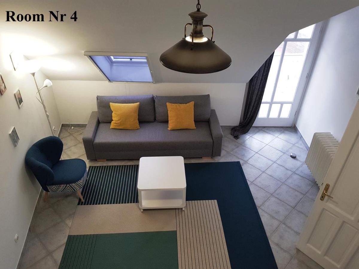 Zoli Apartmanok-Zoli Koelcsey 19 Villa Хайдусобосло Экстерьер фото